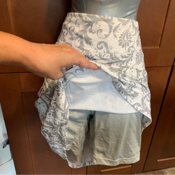 SALE!! Damask print skort stretchy athleisure belly control panel - Picture 10 of 11